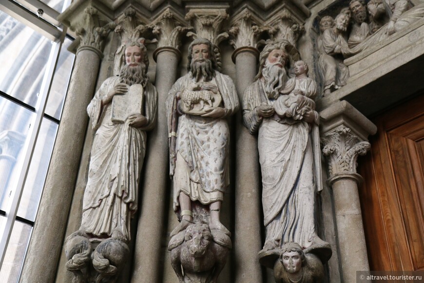Фото 24. Слева направо: Моисей со скрижалями, Иоанн Креститель с агнцем божьим, Симеон Богоприимник с младенцем Христом.