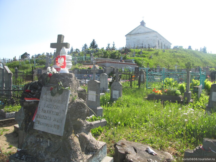 Небольшое, но интересное кладбище в Глубоком 