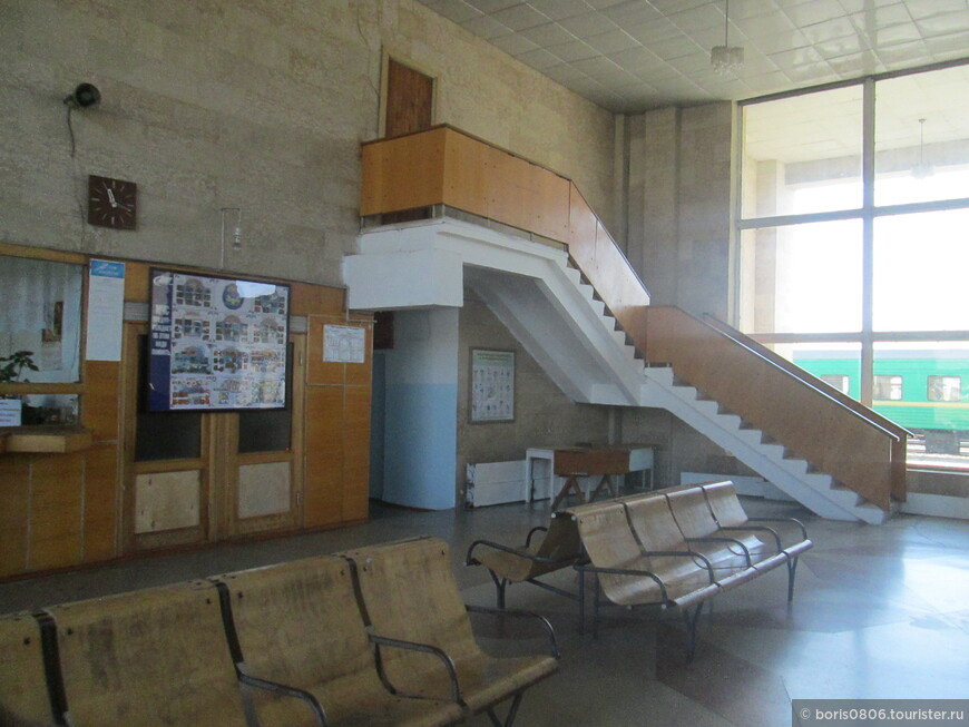 Ностальгический и бедноватый с виду вокзал у западной точки Иссык-Куля