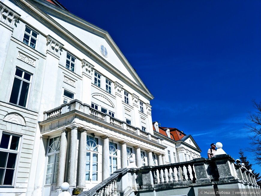 Дворец-отель и роскошный парк в Вене