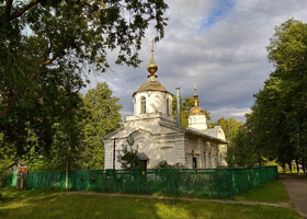 Храм Александра Невского. Кирпичная церковь, сооружённая в 1895 году Кинешемским мещанским обществом при Спасо-Успенском кладбище на восточной окраине города. 