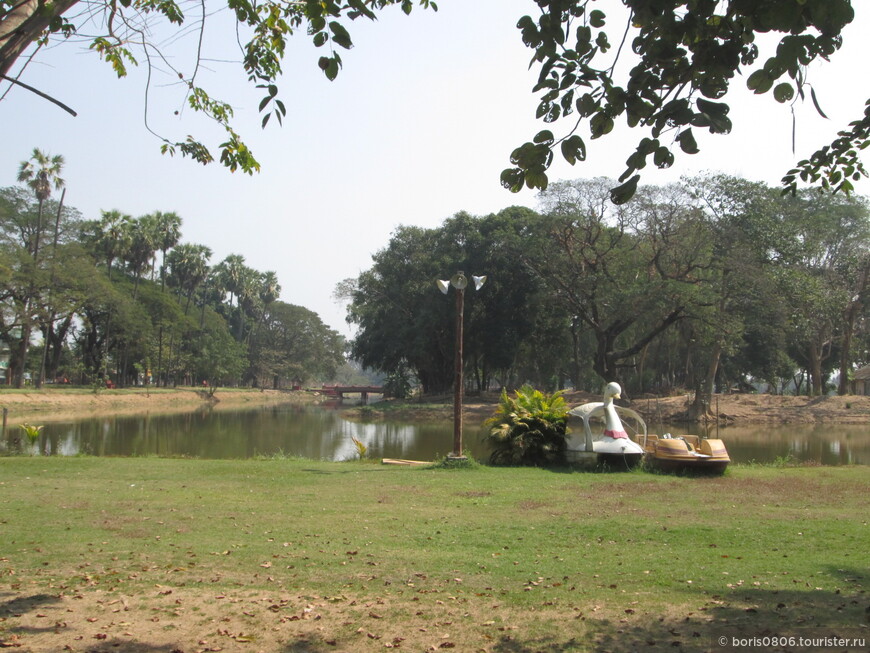 Крупнейший парк города, новый и со множеством объектов на территории