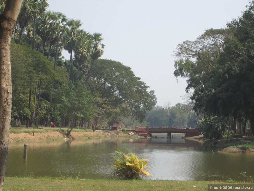 Крупнейший парк города, новый и со множеством объектов на территории