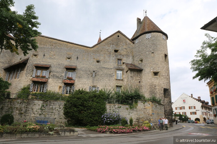 Фото 2. У входа в город находится замок (буква А на карте 2). С высокой башни замка отслеживали приближение неприятеля.