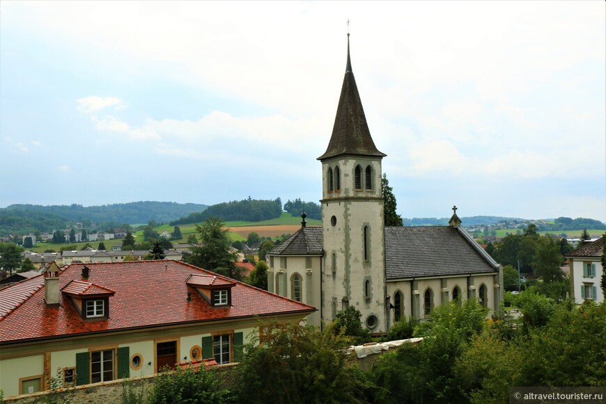 Фото 33. Католическая церковь в неоготическом стиле была построена за городскими стенами в 1885 г.