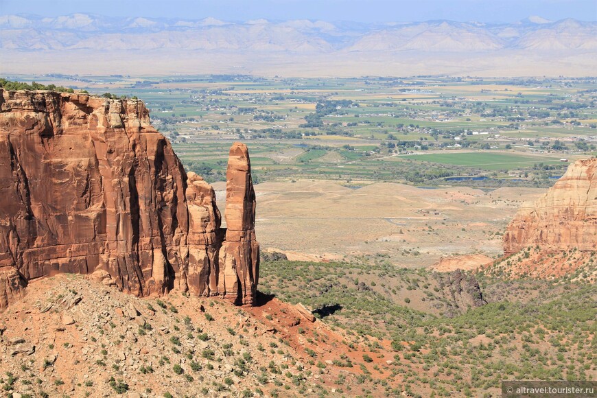 Фото 43. Скала Часовой на фоне долины Колорадо