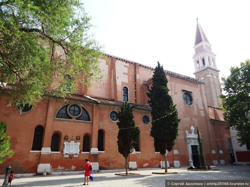 Церковь Сан-Франческо-делла-Винья в Венеции с шедеврами Беллини и Негропонте