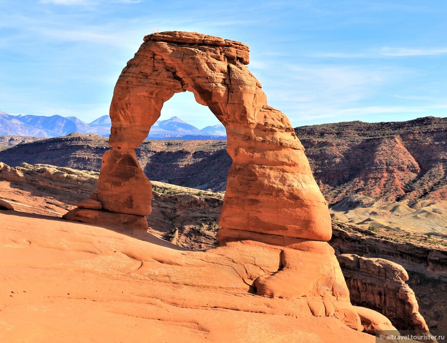 Фото 24. Изящная арка - каменная икона парка. У нее есть и другое - шутливое - название: «Ковбойские штаны»