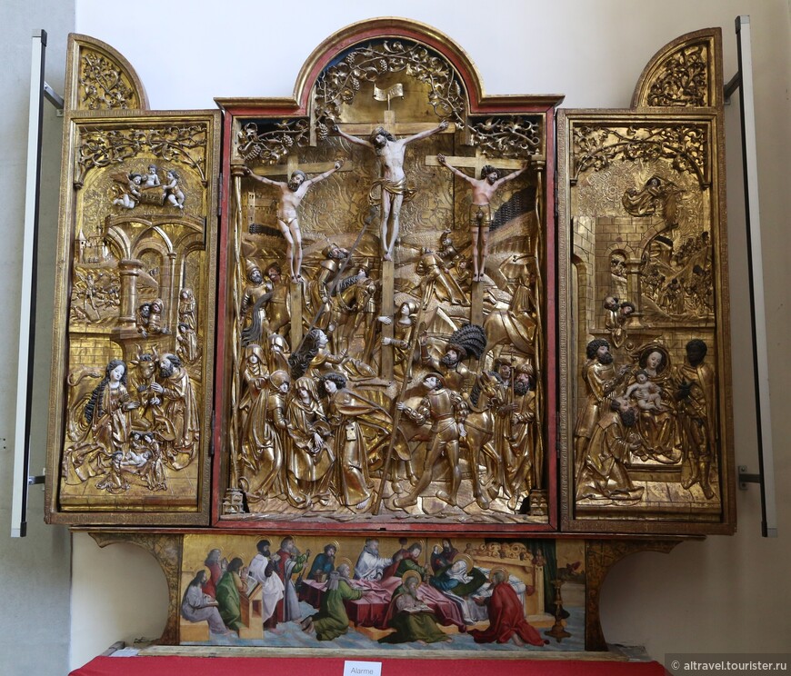 Фото 7. Роскошный резной алтарь для Жана де Фурно, который раньше находился в церкви. Источник: Wikimedia Commons