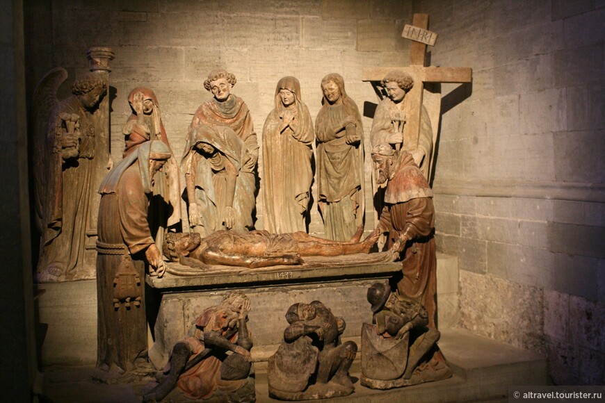 Фото 12. Скульптурная композиция Положение во гроб, 1433 г.