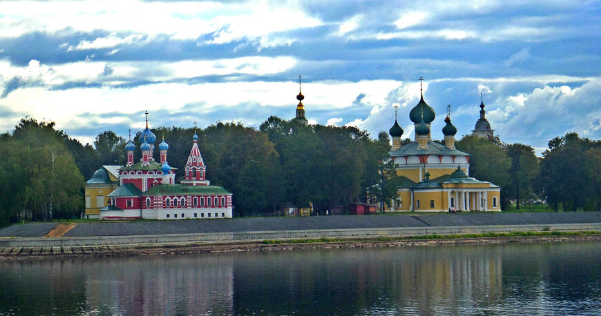 Церковь Димитрия на Крови и Спасо-Преображенский собор