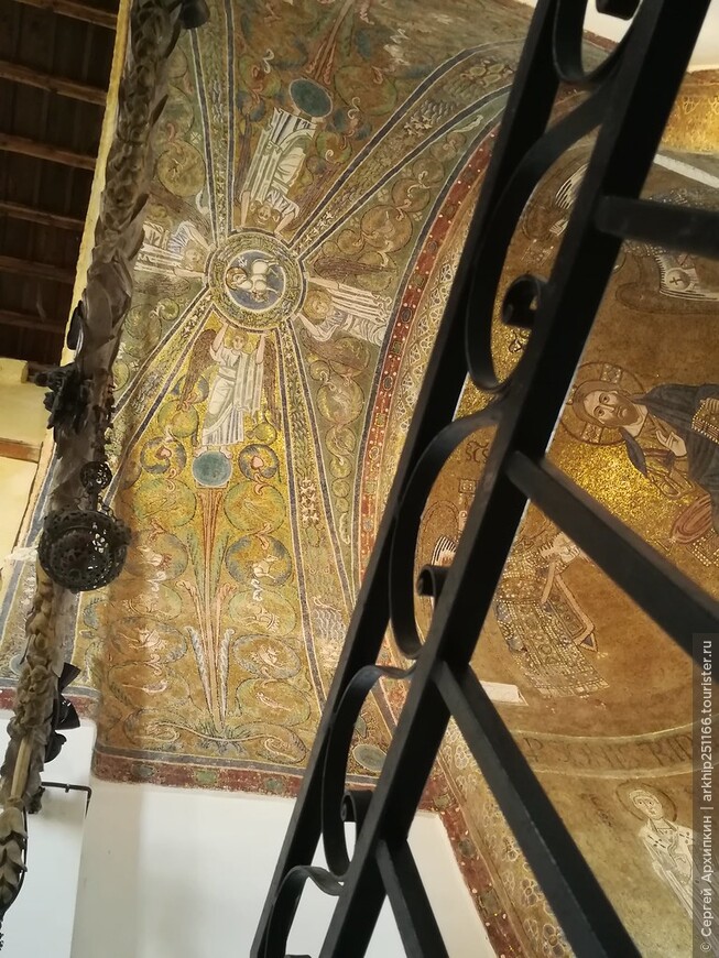 Романская базилика Санта-Мария-Ассунта с византийскими мозаиками 11 века на острове Торчелло в Венецианской Лагуне