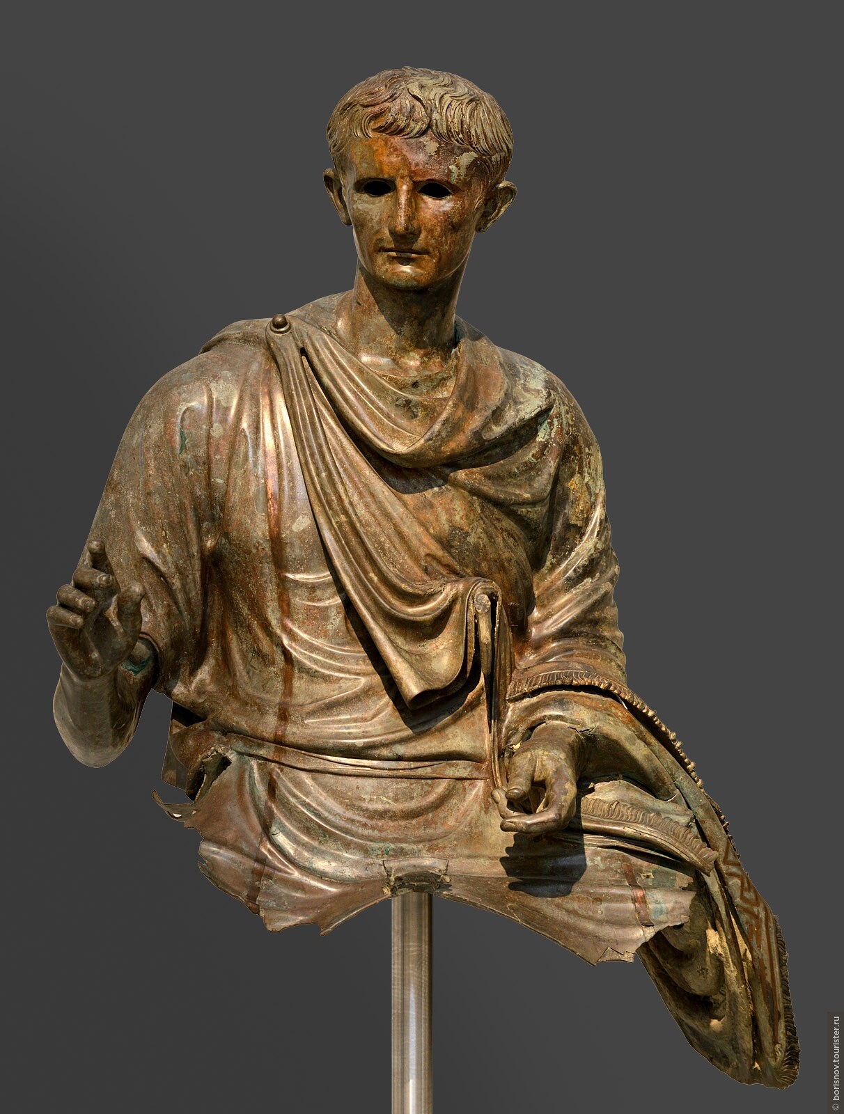 Август древний рим. Император август Октавиан статуя. Октавиан август древний Рим скульптура. Статуя Октавиана августа. Император август скульптура Рим.