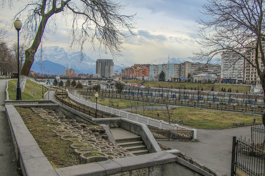 Мят Лоам на городской панораме Владикавказа