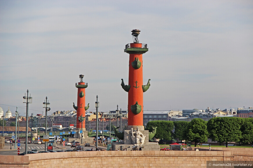Ростральные колонны на Биржевой площади
