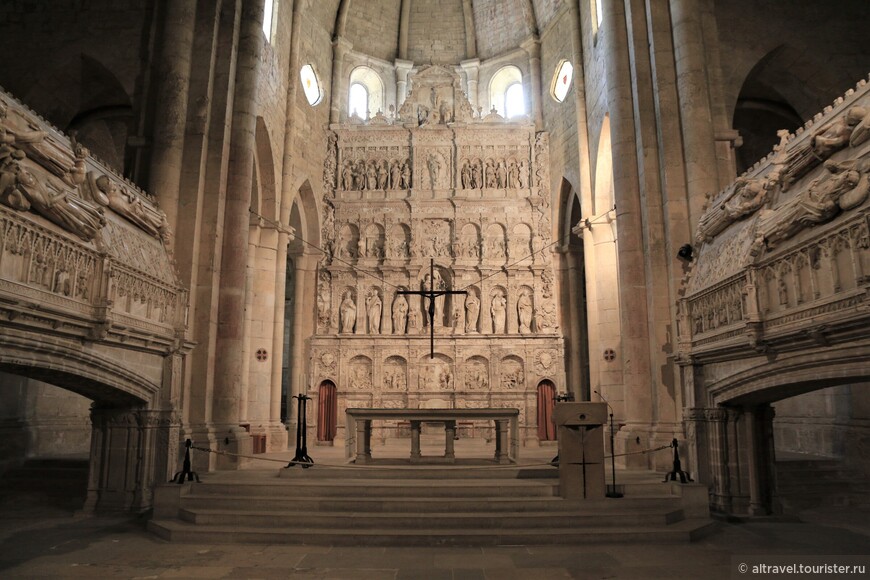 Королевский пантеон и алтарь в монастыре Поблет (Каталония). Объект всемирного наследия Юнеско
