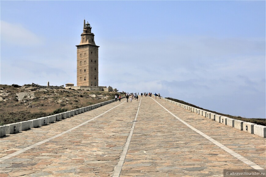 «Башня Геркулеса» в Ла-Корунье считается единственным используемым до сих пор римским маяком (Галисия). Объект всемирного наследия Юнеско.
