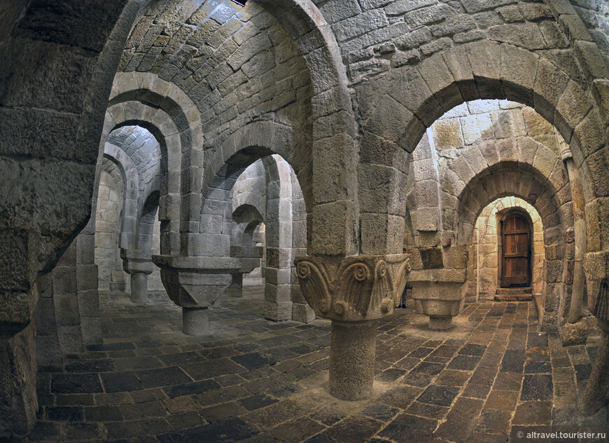 Крипта в монастыре Лейре  (Наварра)