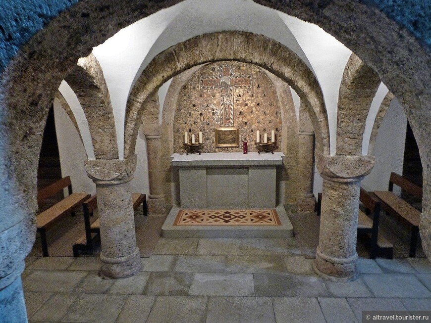 Фото 17. Крипта церкви Святого Луция, 8-й век.
