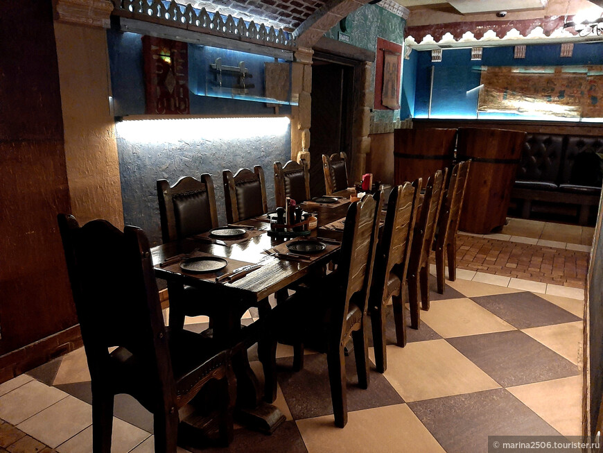 Отличный ресторан, стилизованный в духе Средневековья