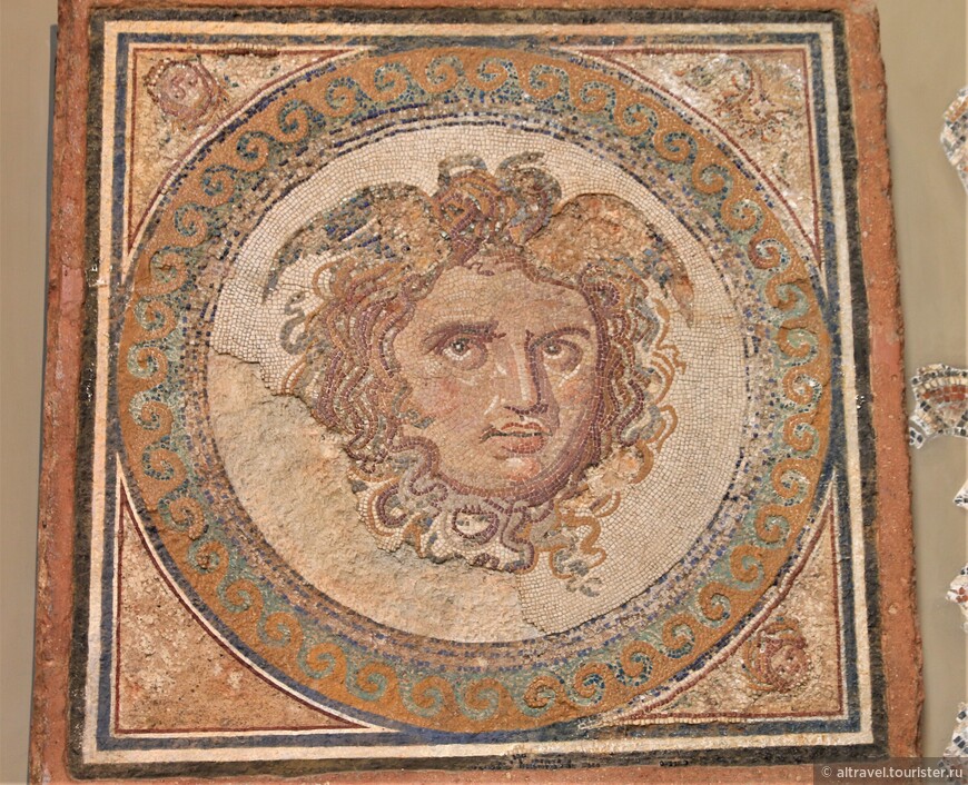 Римская мозаика Медуза (Археологический музей Таррагоны, Каталония)