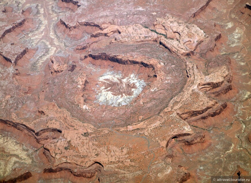 Фото 23. Перевёрнутый купол: снимок с воздуха. Источник: Wikipedia.org

