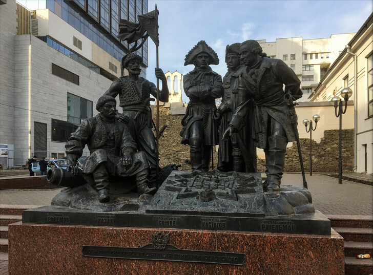 Памятник Основателям крепости святителя Дмитрия Ростовского