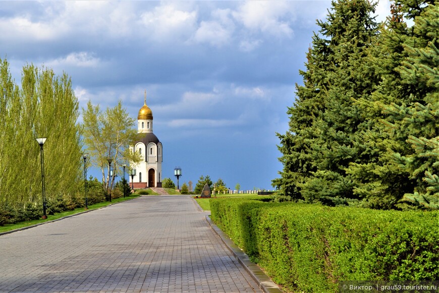 Место на Мамаевом кургане, куда не часто доходят люди