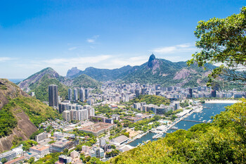 В Рио-де-Жанейро отменили запрет на пляжный отдых 