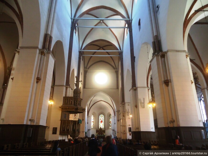  Домский собор (13 века) — главный средневековый собор в Риге
