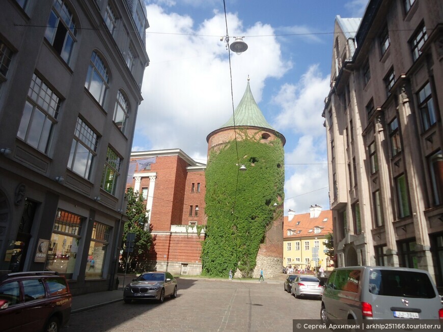 Пороховая башня — все, что осталось от средневековых башен Риги