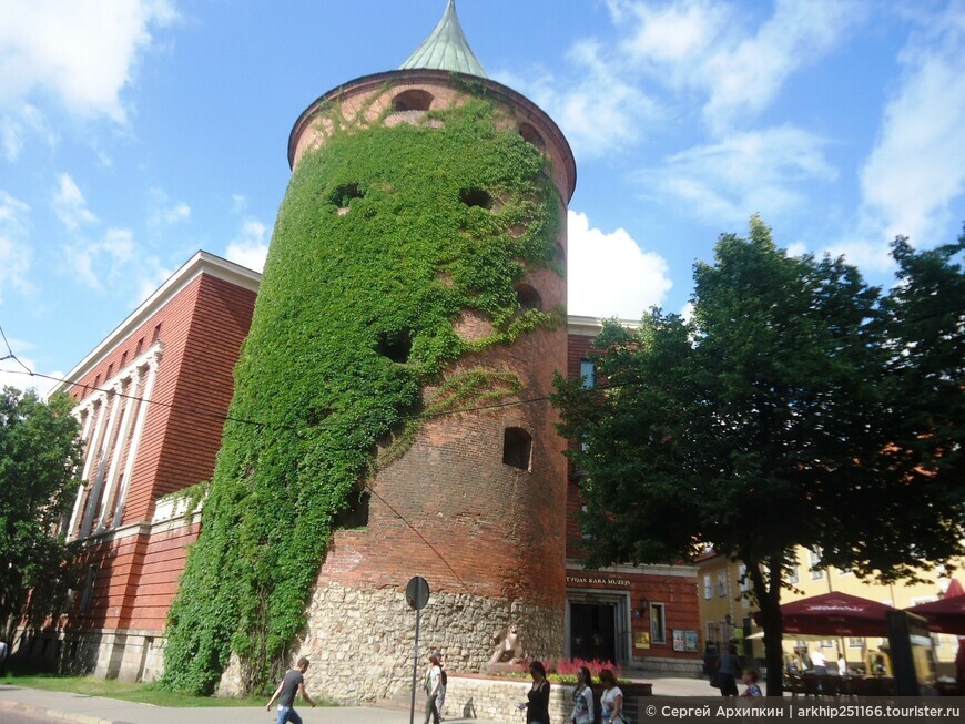 Пороховая башня — все, что осталось от средневековых башен Риги