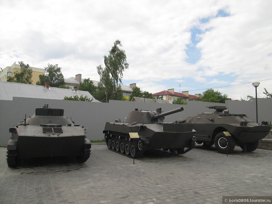 Хорошая выставка военной техники для малого города 