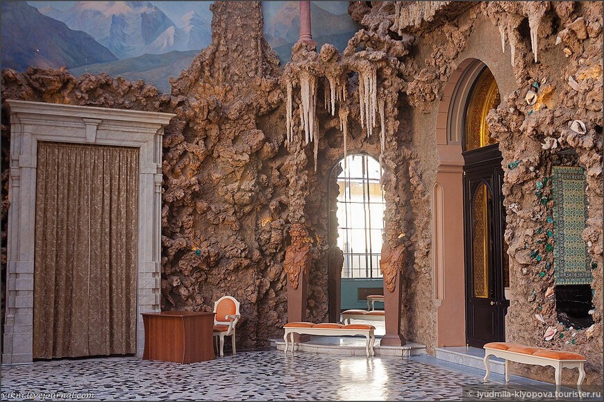 Зал во дворце фон Дервиза на английской набережной в Петербурге