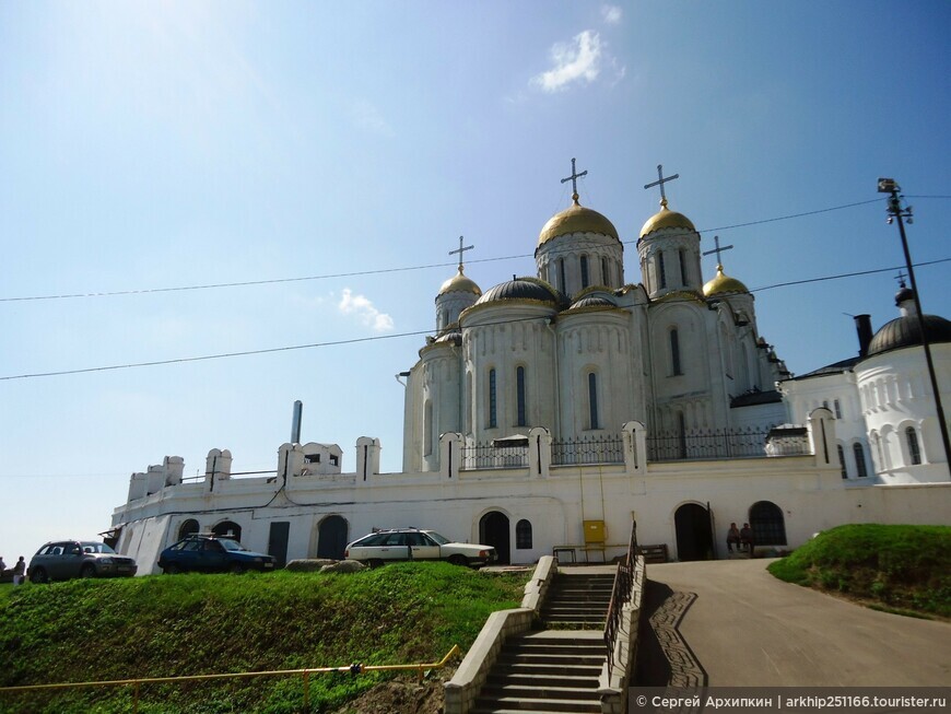 Самый главный собор Владимиро-Суздальской Руси - Успенский собор Владимира  12 века.