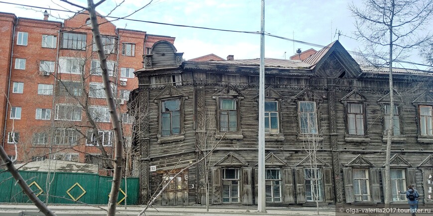 Один из бывших доходных  домов на ул.Красноармейская.