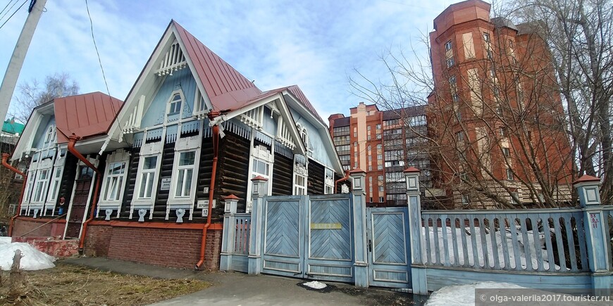 Деревянный дом  в стиле модерн на ул. Вершинина