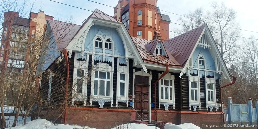 Деревянный дом в стиле модерн на ул. Вершинина.