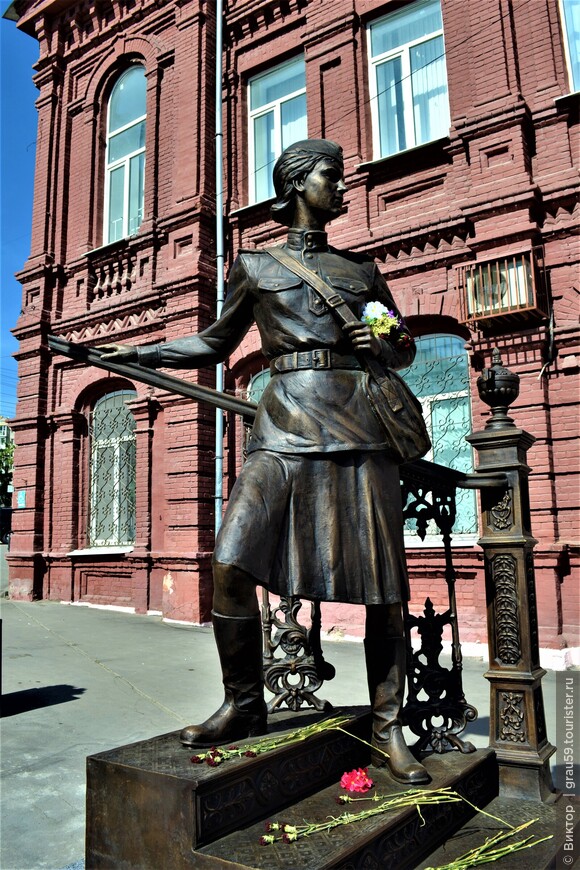 Памятник военной медсестре