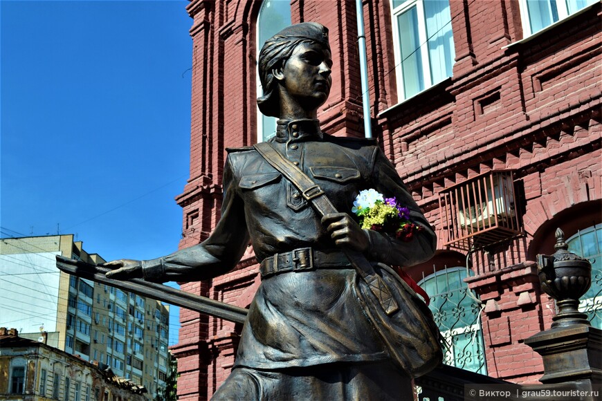 Памятник военной медсестре