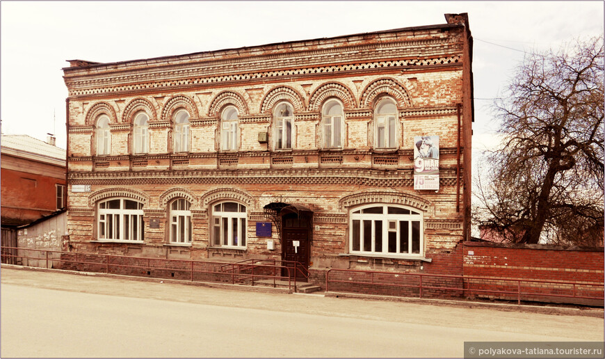 Здание магазина купца Гаврилова, построенное в русском стиле, 1885 год, ул. Красноармейская ,15 