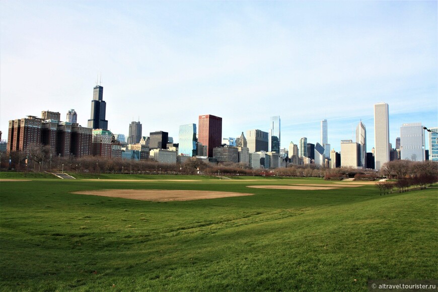 Огромный парк, раскинувшийся между озером Мичиган и деловым центром Чикаго носит имя 18-го президента США - Улисса Гранта