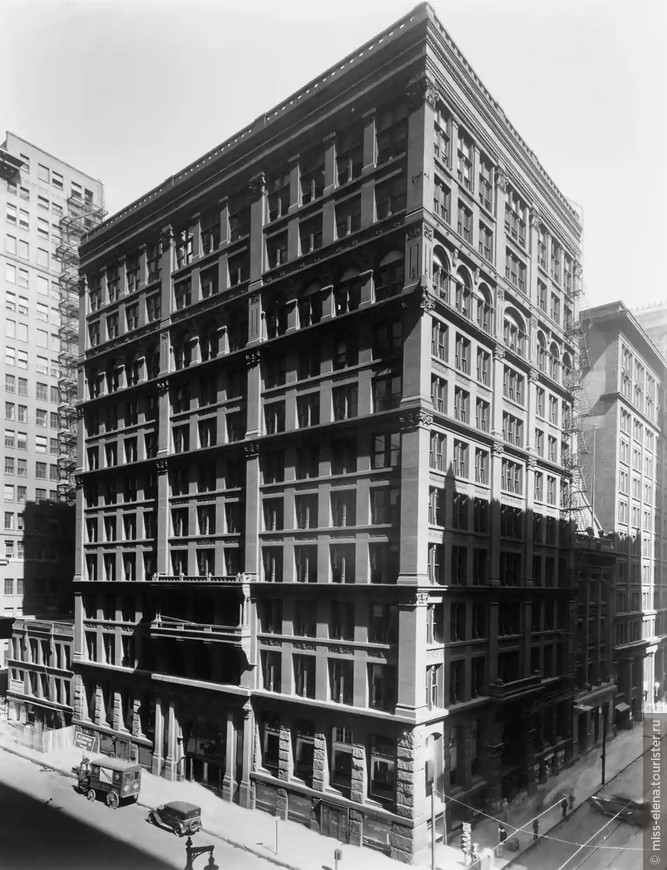 Home Insurance Building. Здание высотой в десять этажей, позднее достроенное до двенадцати. Фото из Интернета