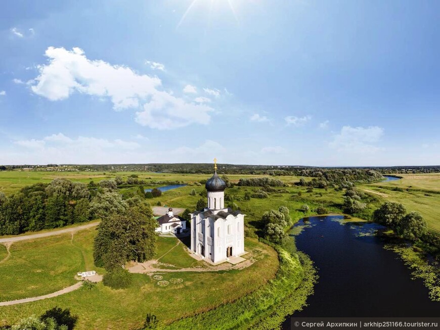 Церковь Покрова на Нерли возле Владимира — объект Всемирного наследия ЮНЕСКО