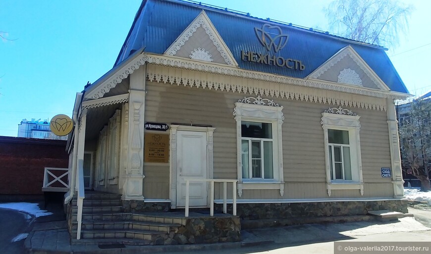 Флигель принадлежавший дому на Кузнецва 20, в настоящее время стоматологическая поликлиника.