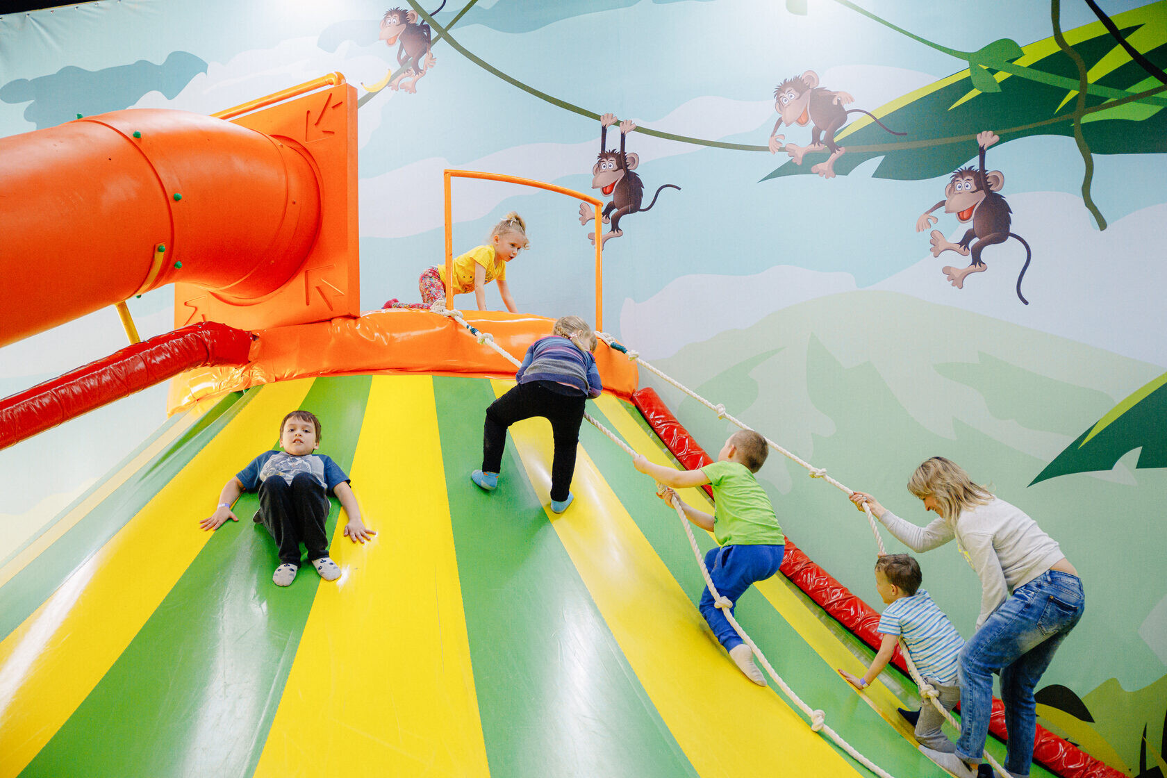 Нашли развлечение. Джунгли парк Тверь. Развлечения для детей. Интересные развлечения для детей. Развлекательные места для детей.