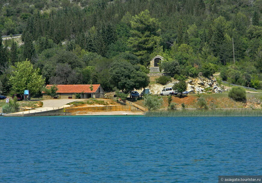Живописный Висовац, остров-монастырь 