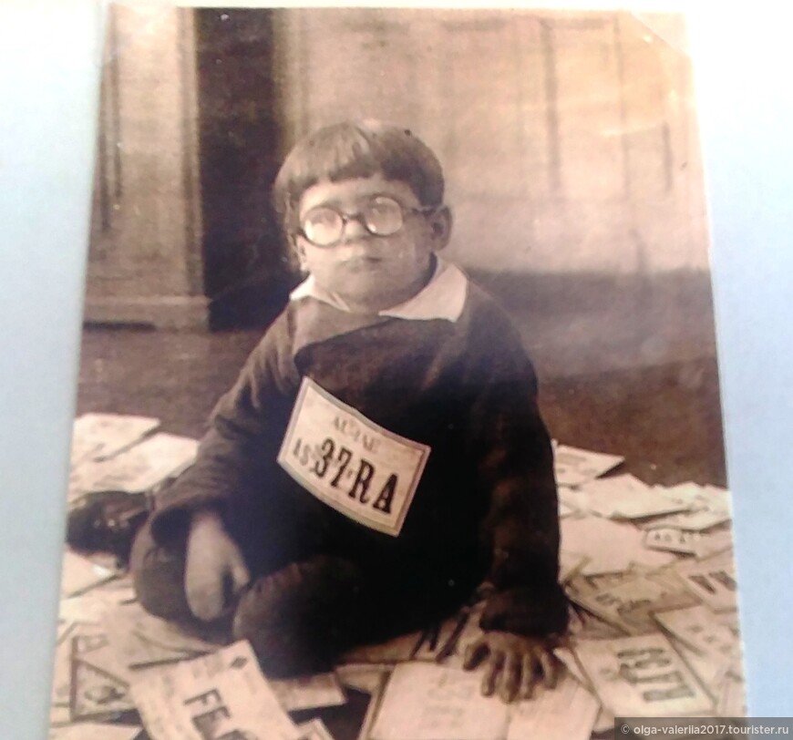 Эдисон Денисов в детстве, фото сделано в музее.