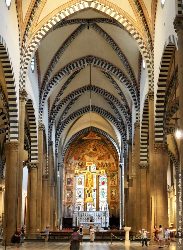Капелла Торнабуони (Cappella Maggiore) в церкви Санта Мария Новелла. Общий вид из центрального нефа