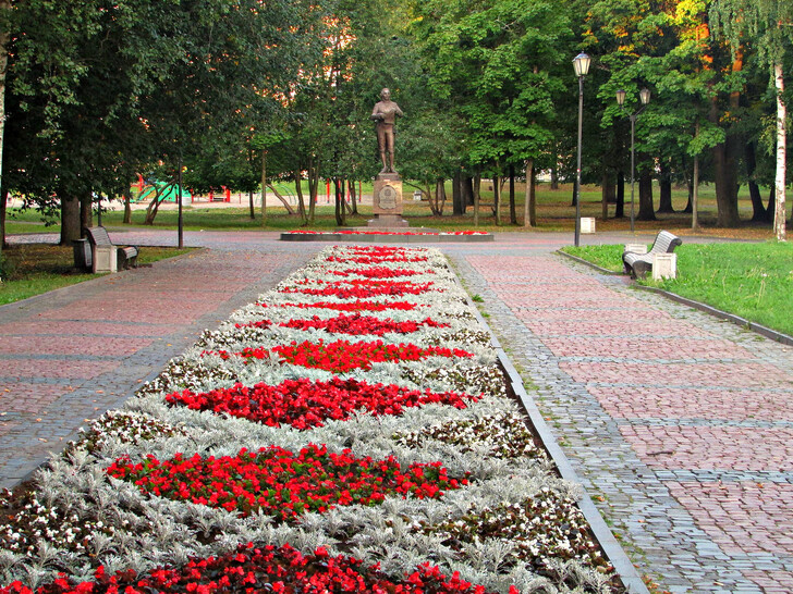 Памятник Г.Р. Державину в Губернаторском парке